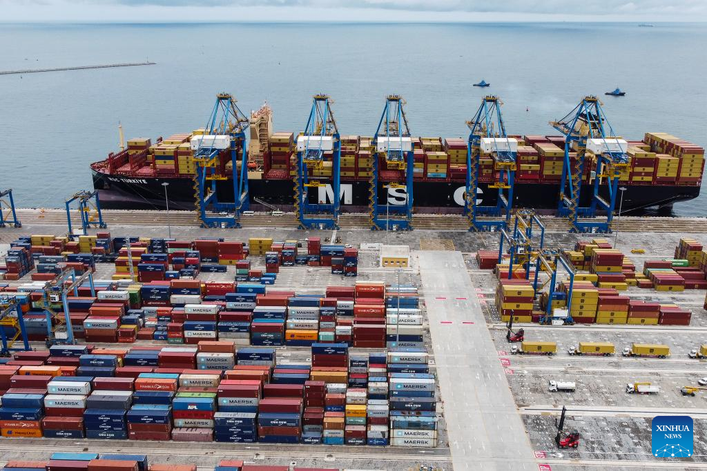 Cameroon Hand over its port to the UAE 'Allegedly'...